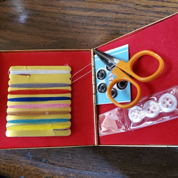 3x3 Compact Case Sewing Kit - Picture 3 of 5